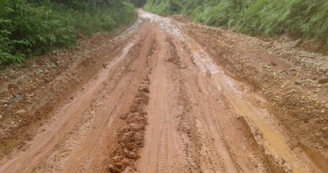 Jalan Dari Pauh Menuju Air Hitam Layaknya Kubangan.