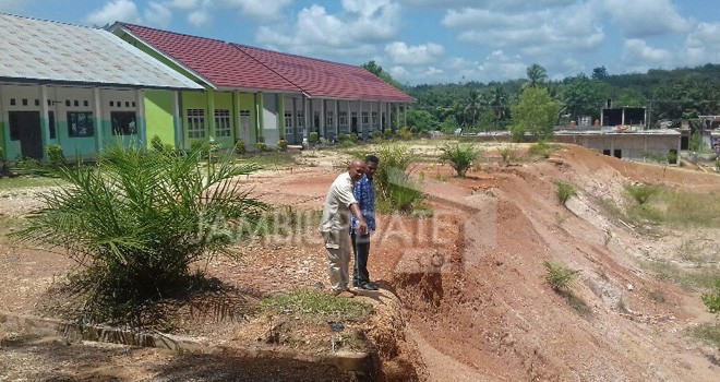 Kondisi Bangunan SMAN 2 Singkut Terancam Ambruk.