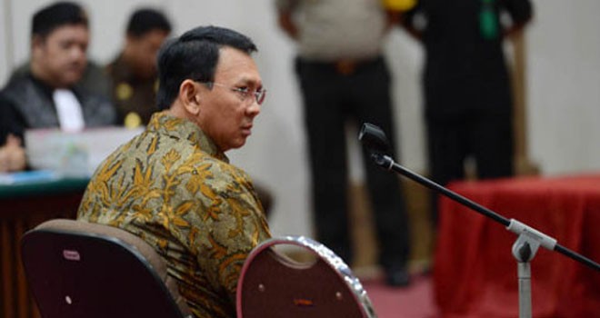 Terdakwa kasus dugaan penistaan agama Basuki Tjahaja Purnama atau Ahok mengikuti sidang lanjutan di Auditorium Kementerian Pertanian, Jakarta, Selasa (11/4). Sidang lanjutan dengan agenda tuntutan tersebut ditunda hingga Kamis (20/4) karena jaksa penuntut umum belum siap dengan surat tuntutan. Ilustrasi by: Pool/Raisan Al Farisi/JPNN.com