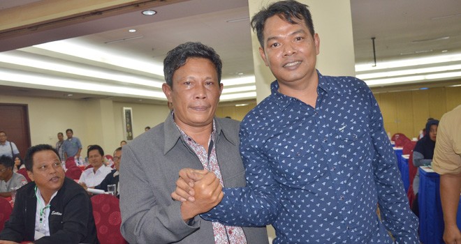 Ketua PWI Jambi terpilih Saman (kiri) dan Muhtadi Putra Nusa usai pemilihan. 