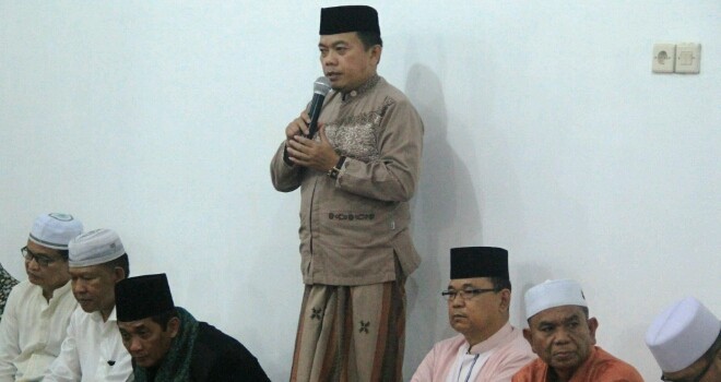Bupati Merangin, Al Haris saat melepas Wakil Bupati Merangin, Khafid Moein dan rombongan berangkat umroh. 