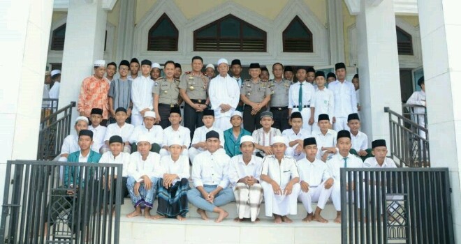  Kapolda Jambi Brigjen Pol Drs Priyo Widyanto MM, silaturahmi ke Pondok Pesantren Asad yang berlokasi di Seberang, Kota Jambi.