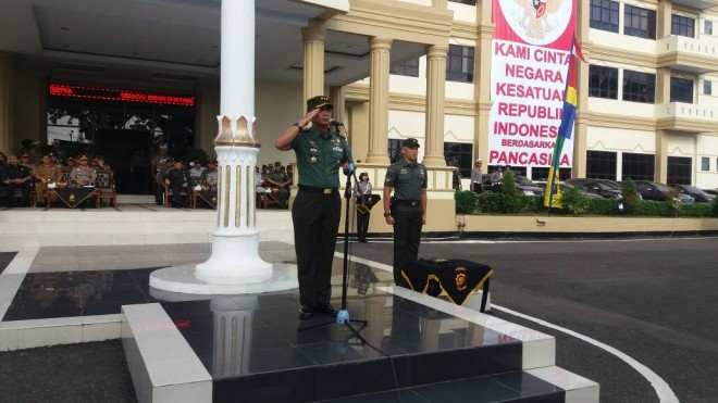Apel gelar pasukan digelar di Polda Jambi. Dipimpin oleh Komandan Korem 042/Garuda Putih, Kolonel Inf Refrizal.