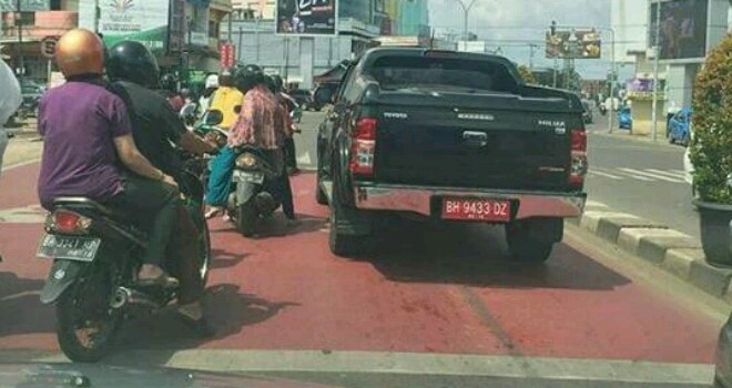 Mobnas di Jambi Langgar Marka Kotak Merah untuk Motor.