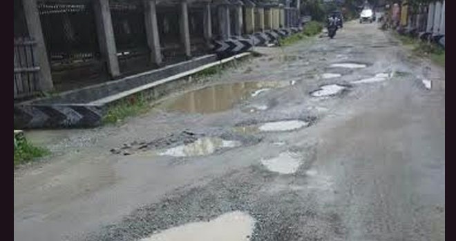 Tampak jalan Tanah Cogok (Tanco) yang saat ini kian rusak parah.