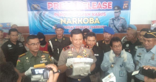 Kapolda Jambi saat pres release penangkapan narkoba jenis sabu di Polda Jambi.