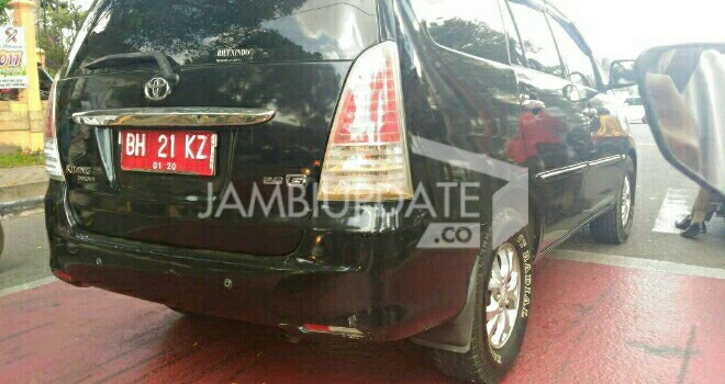  Mobil Plat Merah Langgar Kotak Merah untuk Pengendara Motor.