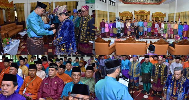 Wali Kota Jambi H. Syarif Fasha saat melngukuhkan pengurus lembaga adat melayu tanah pilih pusako batuah Kota Jambi.