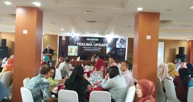 Siloam Hospitals Jambi adalakan seminar Trauma Update diikuti para dokter di Jambi.