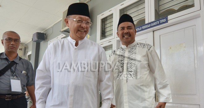 H. Cek Endra dan H. Hilallatil Badri.