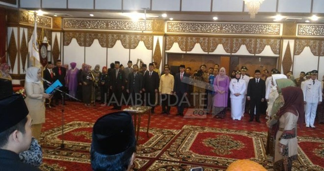 Anggota DPR RI dapil jambi,H Bakri saat menghadiri acara pelantikan tiga bupati terpilih di pilkada jambi jilid II.