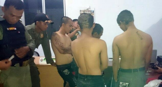 Satpol PP Sungai Penuh berhasil mengamankan lima anak punk dan ratusan liter tuak.