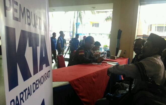 Pembuatan KTA Partai Demokrat di Novita Hotel Jambi.