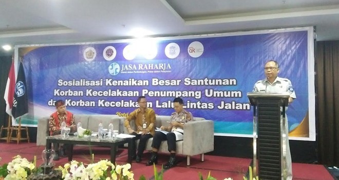 Kacab Jasa Raharja Jambi Budhi H Samiyana saat sosialisasi kenaikan santunan kecelakaan.