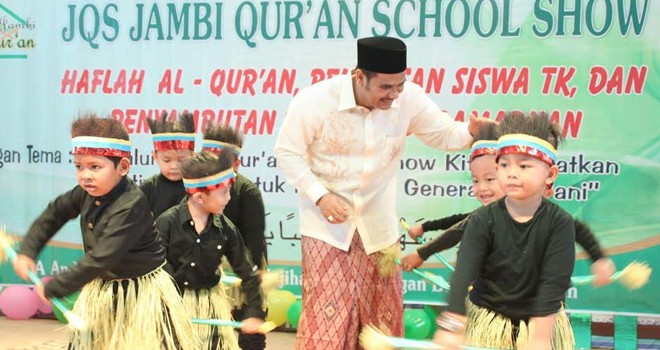 Anggota DPR RI Sutan Adil Hendra (SAH) saat menghadiri Wisuda Tahfizh Quran.