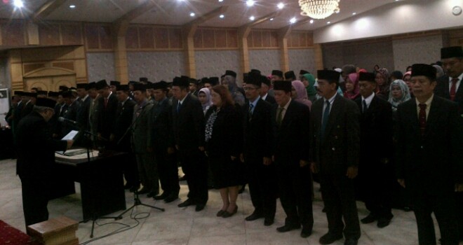 Bupati Tanjabbar,  H Safrial saat lantik 132 pejabat struktural Pemkab Tanjab Barat.