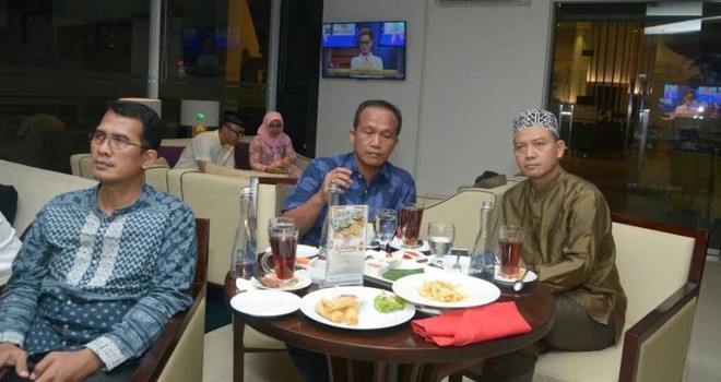 Suasana saat Kapolda Jambi Brigjen Pol Priyo Widyanto nonton bareng.