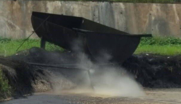 Limbah perusahaan kelapa sawit di Muaro Jambi.