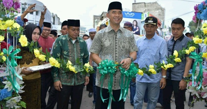 Walikota Jambi H. Syarif Fasha membuka secara resmi Pasar Bedug Ramadhan Pemkot Jambi yang berada di Pasar Jambi.