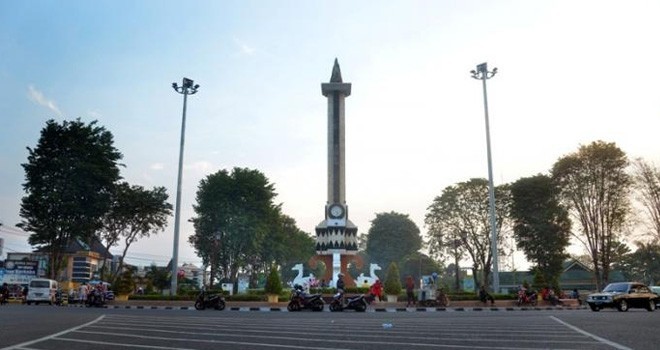 Tugu jam Kota Baru.