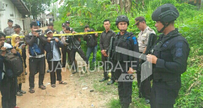 Pasukan Gegana saat Diturunkan ke Lokasi Pengerebekan Teroris.