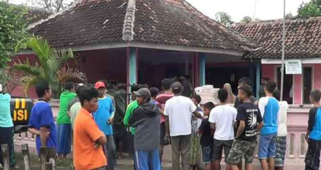 Demo warga minta sekdes mundur. Foto: JPG/Pojokpitu