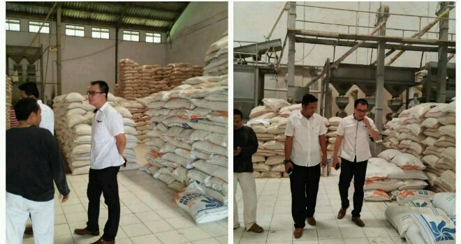 Tim satgas pangan Jambi melakukan sidak ke distributor Beras PD Sejahtera di Kota Jambi.