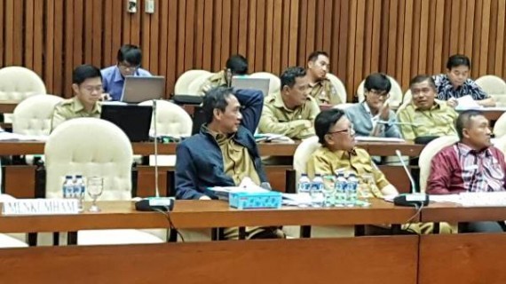 Wakil pemerintah saat rapat Pansus RUU Pemilu, Selasa (30/5). Dari kiri: Sekjen Kemendagri Yuswandi A Temenggung, Mendagri Tjahjo Kumolo, Dirjen Polpum Kemendagri Mayjen Soedarmo. Direktur Politik Dalam Negeri Ditjen Polpum Bahtiar (deret kedua, tengah). Foto: istimewa for JPNN.com