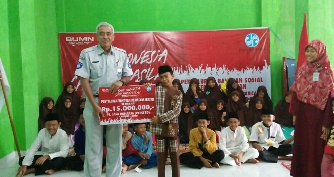 Jasa RaharjaSalurkan Bantuan Kemasyarakatan. 