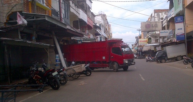 Bongkat Muat Liar di Kuala Tungkal.