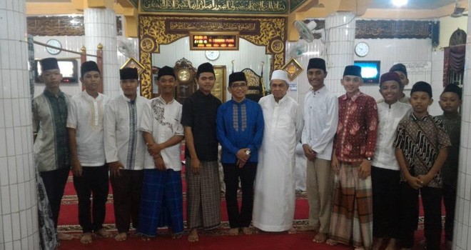 H Bakri saat melalukan Safari Ramadan di Jambi Timur.