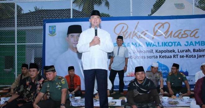 Walikota Fasha saat Buka Puasa Bersama Ketua RT, Babinsa dan Bhabinkamtibmas se Kota Jambi.