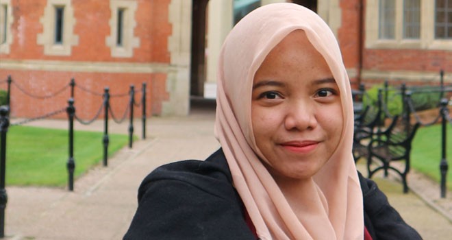 Dwi Septiyanda mahasiswi S2 di Queens University Belfast, Inggris, United Kingdom.