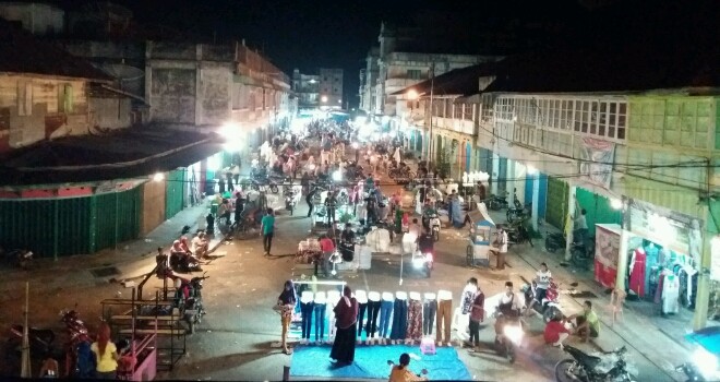 Pasar tumpah yang berada di Pasar Bawah Muarabungo menjadi lahan pungutan liar.