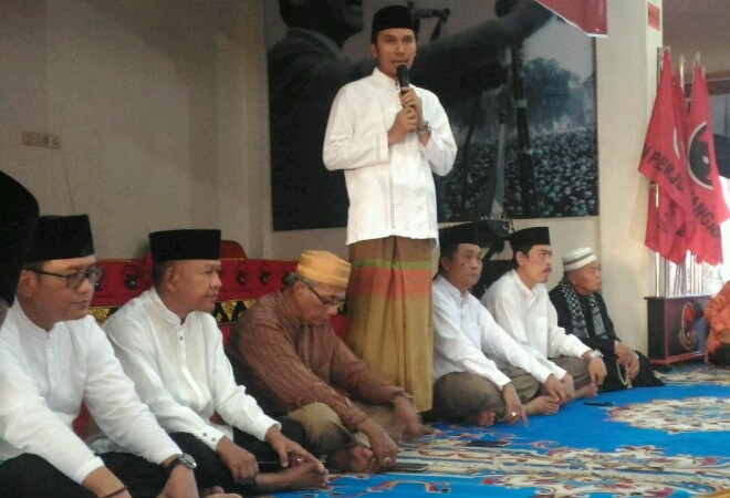 Khafid Moein saat menghadiri acara buka puasa dan sholat tarawih bersama di kantor PDIP, Minggu (11/6).