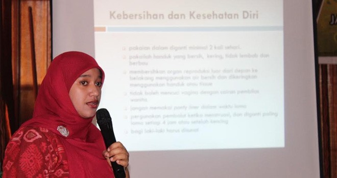 dr. Hj. Nadiyah. SP.OG saat menyampaikan materi pesanteran kilat.