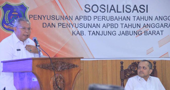 Bupati Tanjabbar,  H.Safrial Ms, saat member sambutan  pada rapat kepala BPKP Provinsi Jambi, di ruang pola, kemarin.