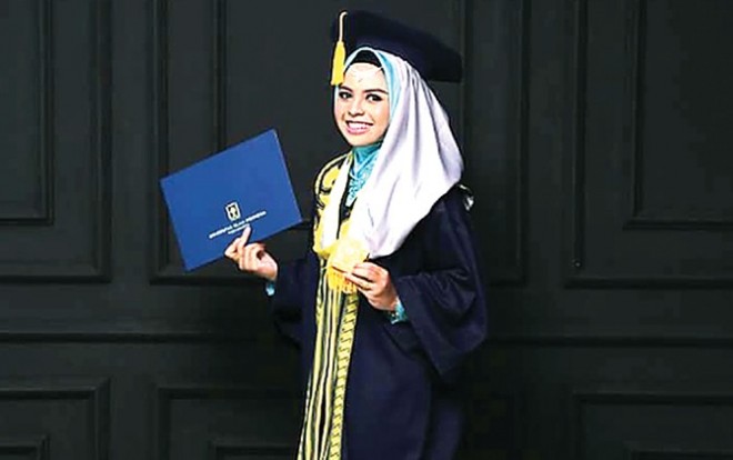 Athaya Hanin Nabilah Fahsa lulus kedokteran saat berusia 18 tahun. (Istimewa)