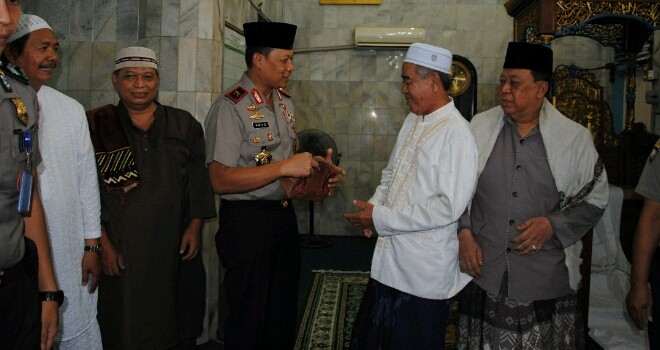 Kapolda Jambi, Brigjen Pol Priyo Widyanto, menggelar Jumat Keliling di Masjid An Nur di Jalan Rajawali Medan Timur.