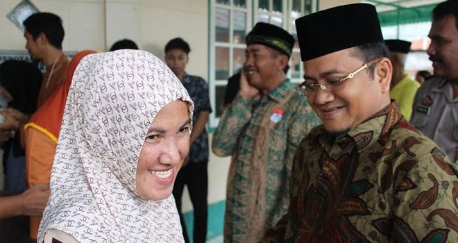 dr. Maulana saat bersama warga dalam berbagai kegiatan selama bulan ramadhan di Kota Jambi.