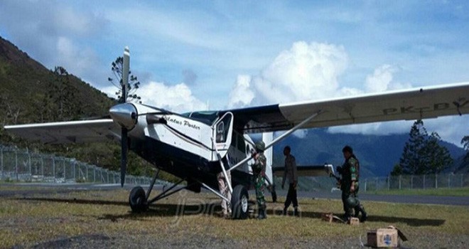 Susi Air mendarat darurat. Foto: Cenderawasih POS/JPG