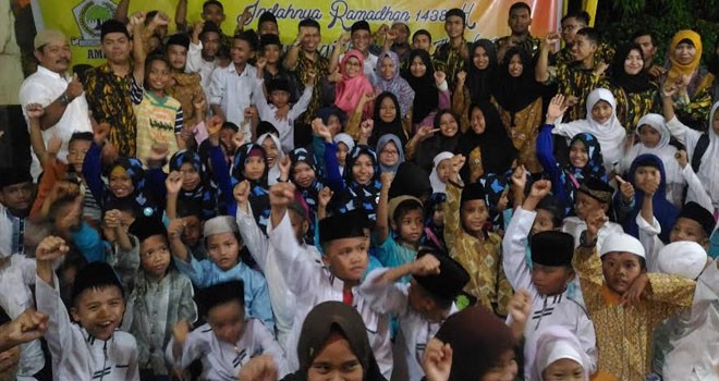 DPD I Partai Golkar dan AMPG Jambi menggelar Buka Puasa Bersama serta menyantuni ratusan Anak Yatim Sabtu (17/6). 