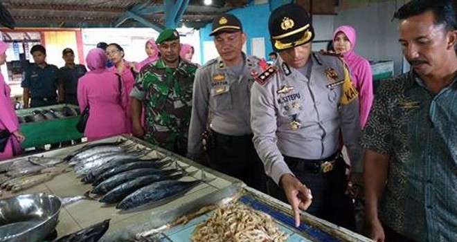 Kapolres saat Tinjau Pospam Nipah Panjang.