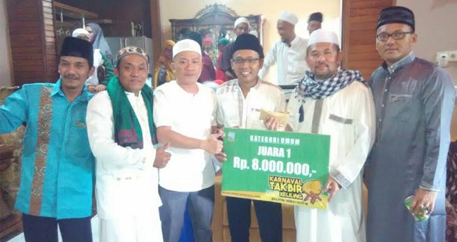 RT 49 Kenali Asam Bawah meraih juara umum Mobil Hias Karnaval Takbiran Keliling Kota Jambi.