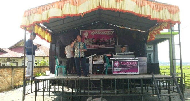 Wali Ahmad, menyumbangkan lagu di acara reuni.