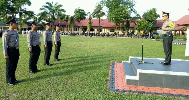 Upacara HUT Bhayangkara ke-71 di lapangan mapolresta Jambi.