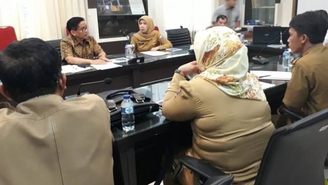 Anggota DPR RI Dapil Jambi H Bakri menggelar rapat di Dinas PU Provinsi Jambi (3/7)