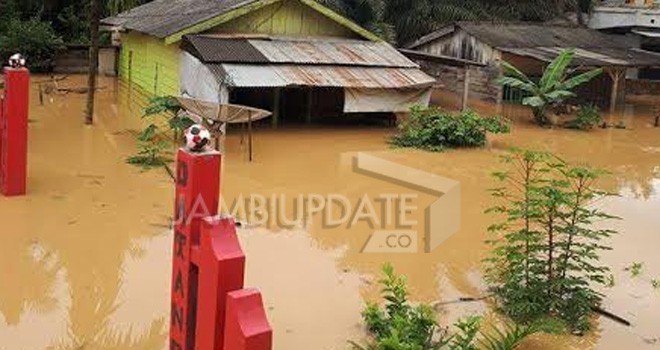 Banjir melanda Kabupaten Tanjab Barat.