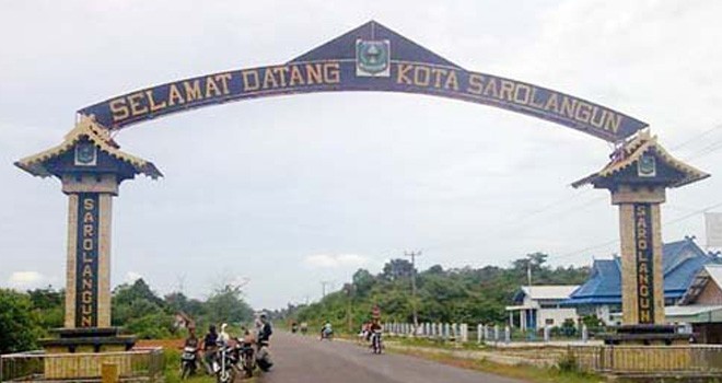 Gapura Selamat Datang Kabupaten Sarolangun.