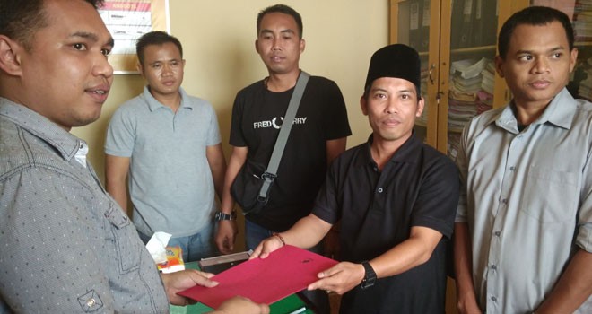 Ardian Faisal bersama Ketua Aliansi Jurnalis Batanghari (AJB) Kms. Supriadi saat melapor dan bantuan upaya hukum dari pihak kepolisian.